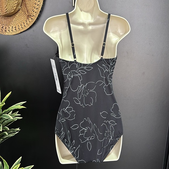 Trimshaper three keyhole high neck,adjustable straps padded,look trim swimsuit - Picture 4 of 12